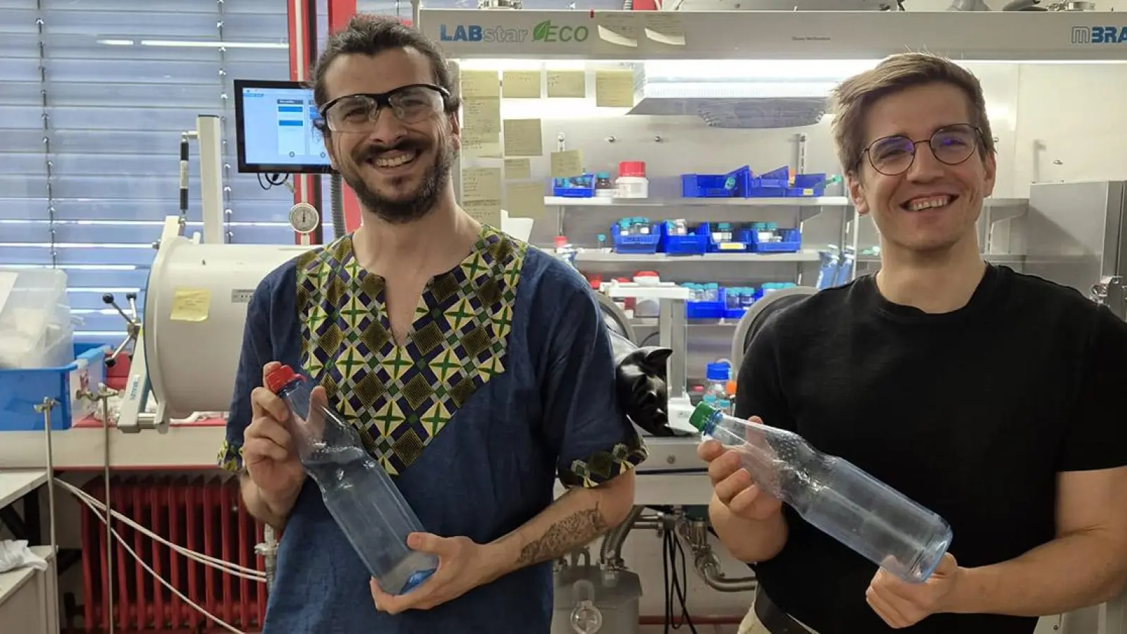 V.l.: Doktorand Cesare Gallizioli und Prof. Dr. Alex Plajer  (Foto: UBT)