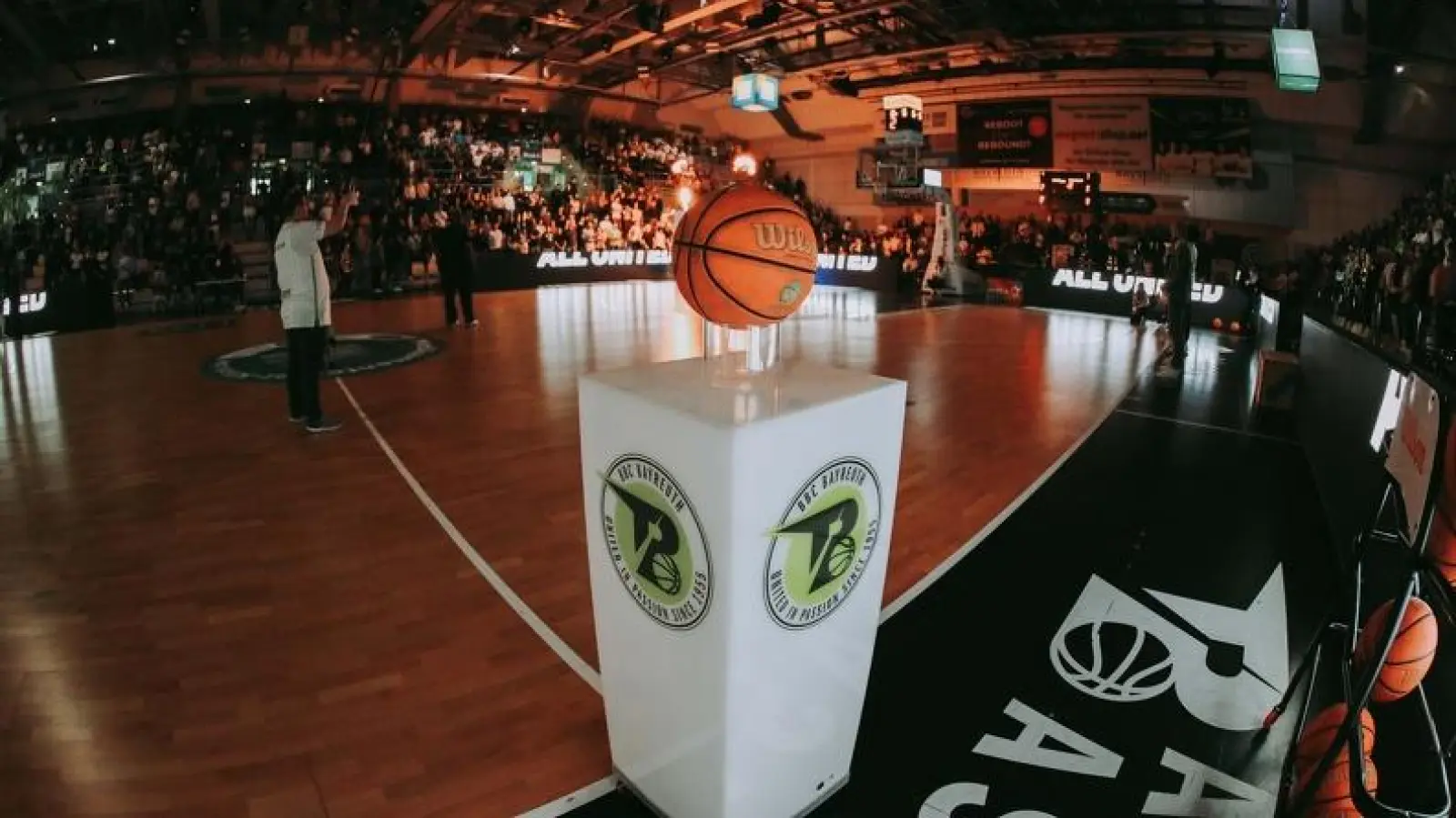 In Trikots der spanischen Marke JOMA werden die Spieler des BBC Bayreuth künftig in die „Oberfrankenhölle” einlaufen. (Foto: Thorsten Ochs)