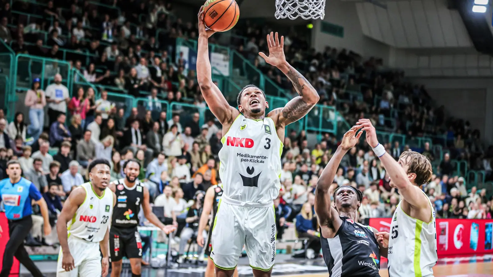 Derzeit Trikotsponsor, ab kommender Saison ist „Medikamente per Klick” Namenssponsor des BBC Bayreuth. (Foto: Thorsten Ochs)