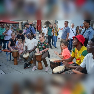 Das Afrika-Karibik-Festival hat am vergangenen Wochenende die Bayreuther Innenstadt erneut in einen Ort voller Lebensfreude, Musik und kultureller Vielfalt verwandelt. (Foto: sd)