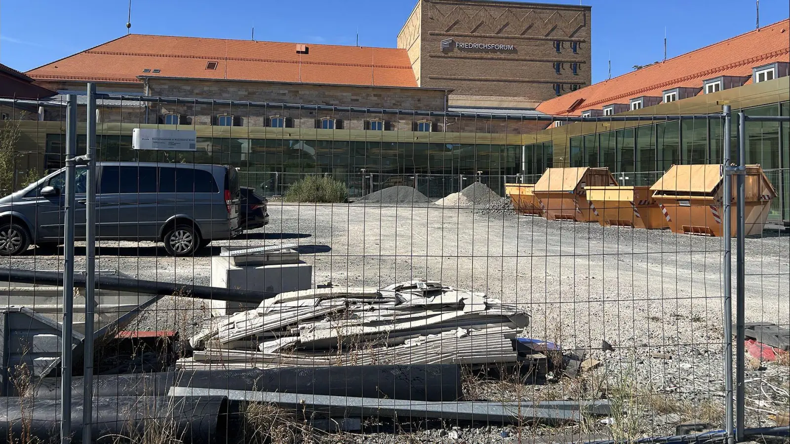 Rückseite Friedrichsforum: Der Geißmarkt wartet weiterhin auf seine endgültige Lösung. (Foto: gmu)