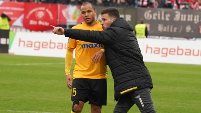 Julian Kolbeck als Co-Trainer der SpVgg Bayreuth in der Saison 2022/23: Anweisungen für Stürmer Jann George. (Foto: Dörfler)