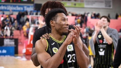 Der Bayreuther Topscorer Kevaughn Allen beim Jubel nach dem Sieg in Tübingen.<br> (Foto: Tigers Tübingen/Dennis Duddek)