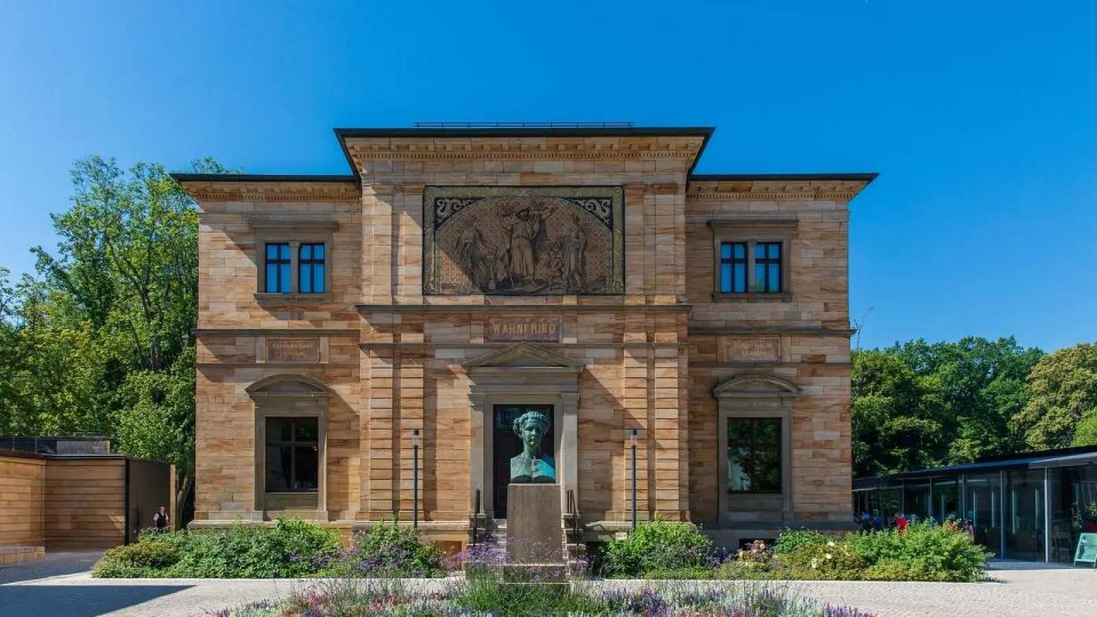 Polizei in Bayreuth: Graffiti an Hausfassade (Foto: red)