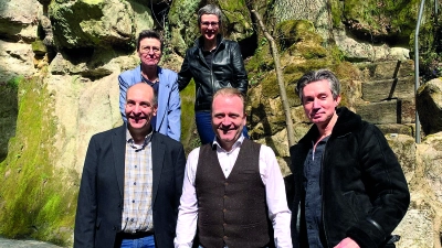 Die Macher hinter dem Projekt: Hinten v.l.: Anja Dechant-Sundby, Naturbühne Trebgast und Dr. Kerstin Löw, Rosenberg Festspiele Kronach. Vorne v.l.:Matthias Fischer, Luisenburg Festspiele, Sigurd Sundby und Bernd Berleb, beide Naturbühne Trebgast. (Foto: Hoffmann)