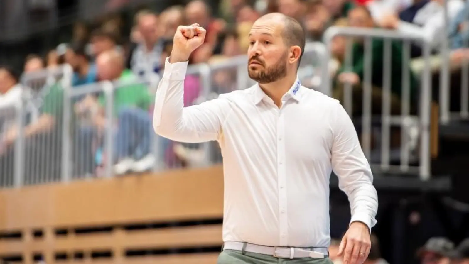 Headcoach Florian Wedell und seine Spieler gehen mit Selbstbewusstsein in die Partie beim Farmteam von RASTA Vechta. (Foto: Norbert Schulz)
