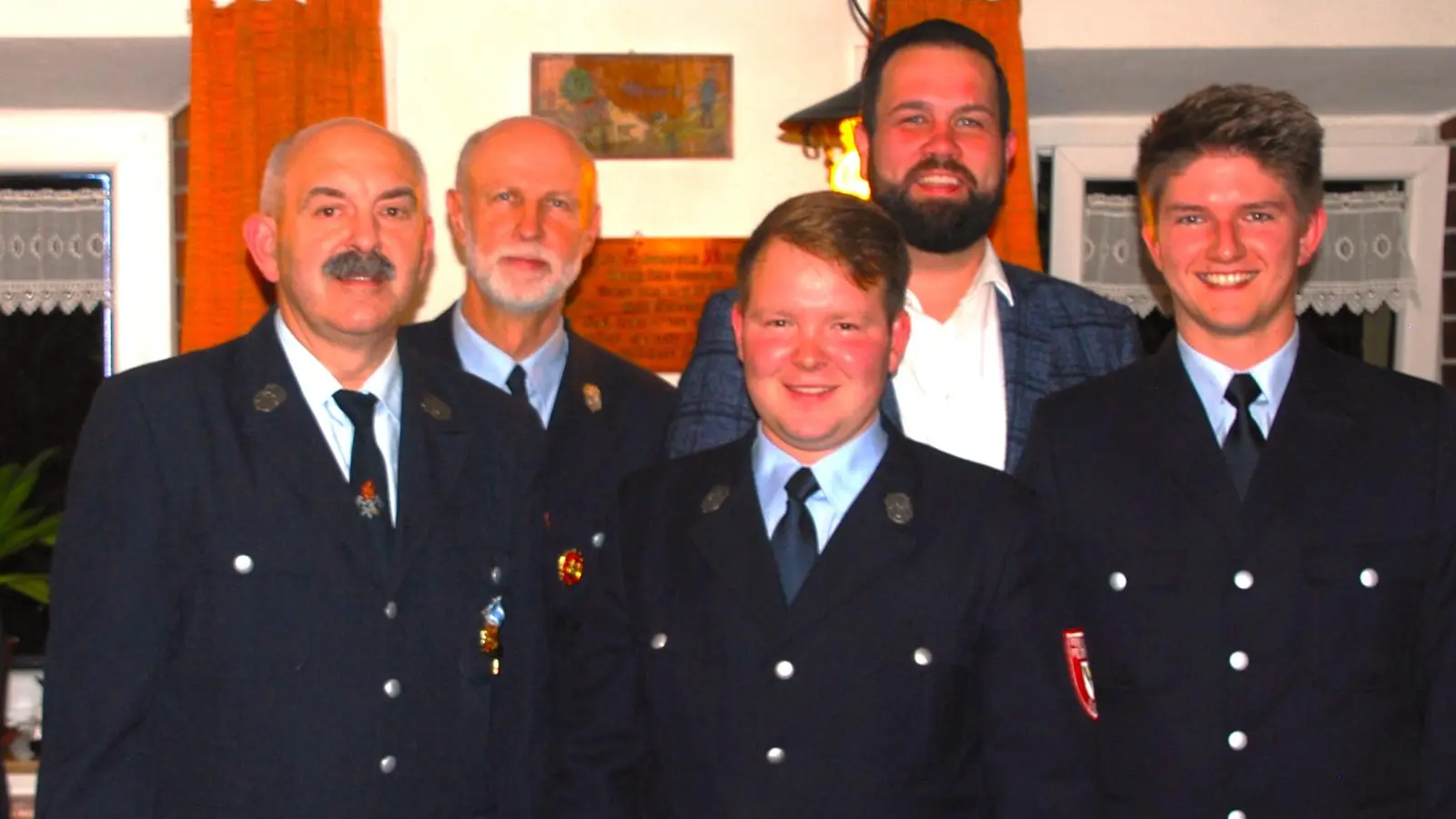 Von links: Alfred Lautner, Friedrich Bär, Leon Böhner, Bürgermeister Christian Brunner und Nicklas Hübner (Foto: red)