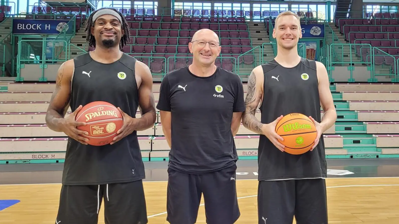 V.l. Aaron Carver, Head Coach Mladen Drijenčić und Marco Rahn (Foto: Eva-Maria Urban)
