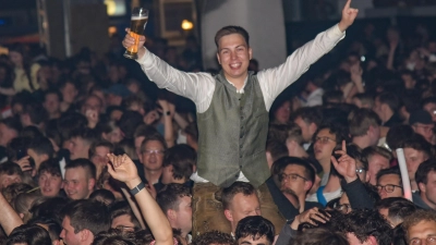Ausgelassene Stimmung beim gestrigen Auftakt des Maisel Weissbierfestes.  (Foto: sd)