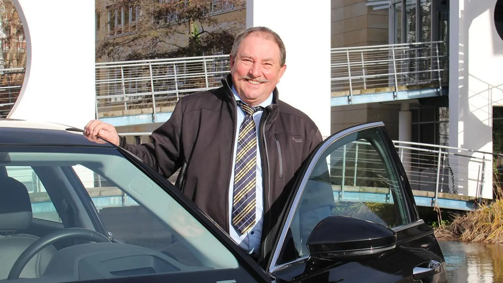 Peter Hübner ist nach 36 Jahren als Fahrer des Landrats im Landkreis Bayreuth in den Ruhestand gegangen. Bild: Landratsamt Bayreuth (Foto: Landratsamt Bayreuth)
