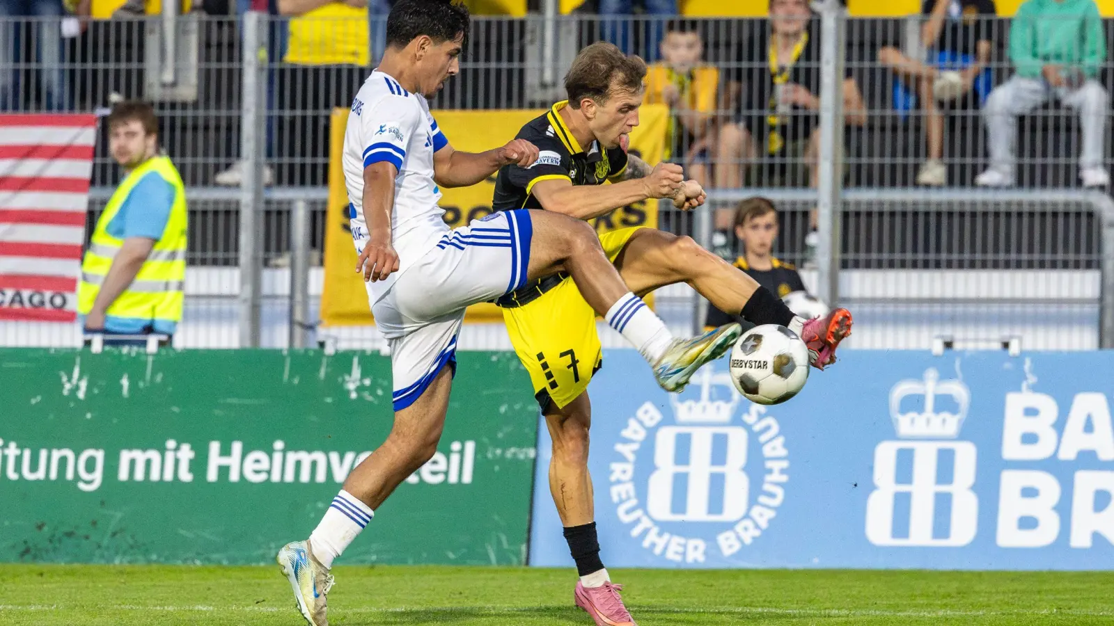 Der quirlige Felix Heim (rechts) war gegen Aschaffenburg heute bester Altstädter.  (Foto: Dirk Ellmer)