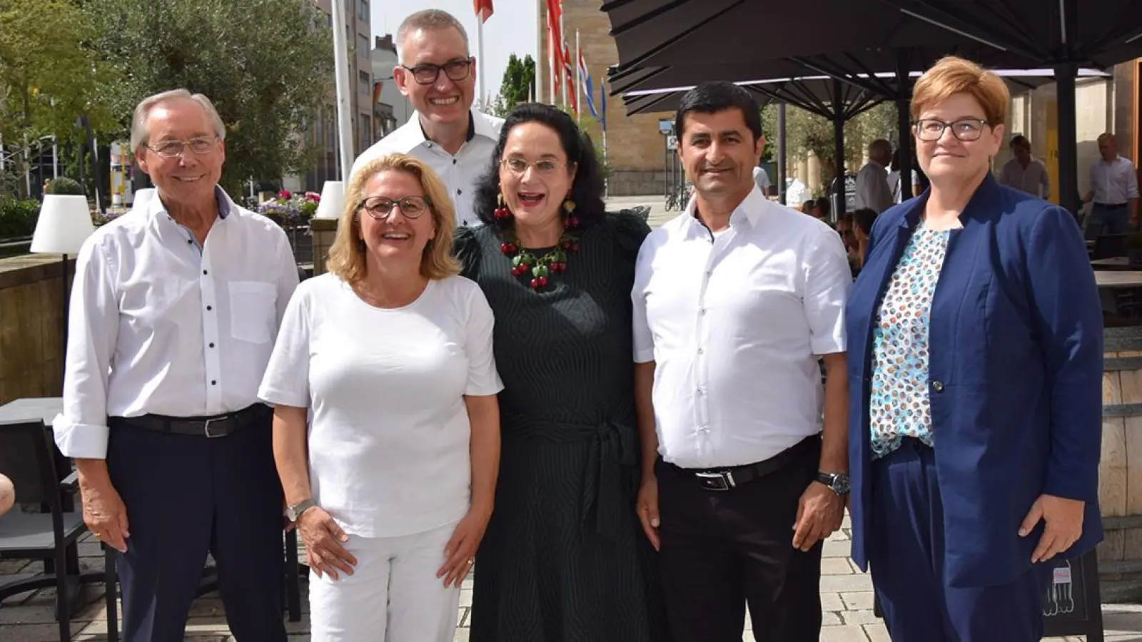 V.l. Dozent Werner Schubert, Bundesministerin Svenja Schulze, Vorstandsvorsitzender Prof. Claas Christian Germelmann, Intendantin Sissy Thammer, Landtagskandidat Halil Tasdelen und Staatsekretärin Anette Kramme. (Foto: Lenkeit)
