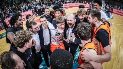 Großer und ausgelassener Jubel herrschte beim BBC Bayreuth nach dem ersten Saison-Heimsieg. (Foto: Thorsten Ochs)