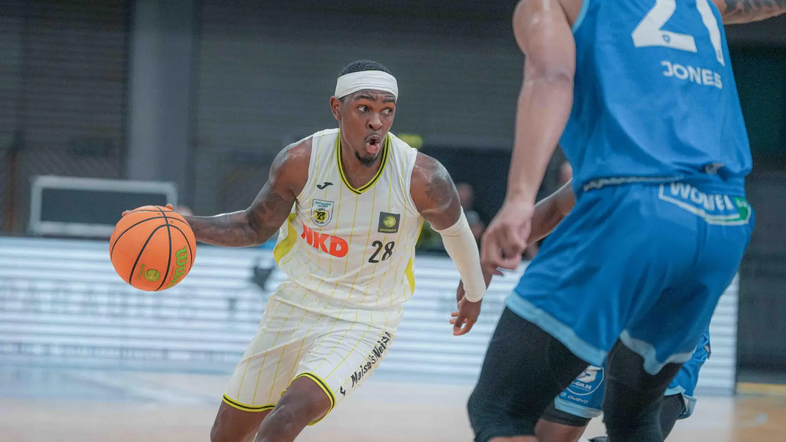 Glen Abram (am Ball) war neben Kevin Wohlrath Bayreuther Topscorer gegen Karlsruhe. (Foto: Thorsten Ochs/ochsenfoto.de)