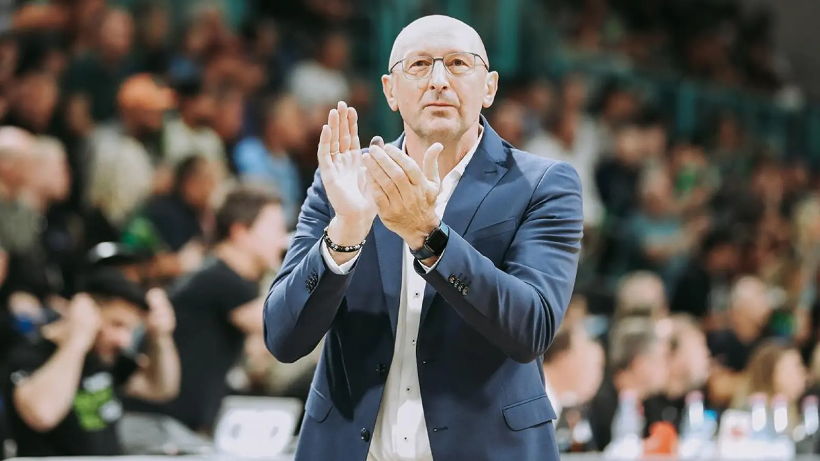 Der scheidende Head Coach Mladen Drijencic beim ersten Heimspiel gegen die EPG Baskets Koblenz im Oktober. (Archivbild: Ochsenfoto.de)