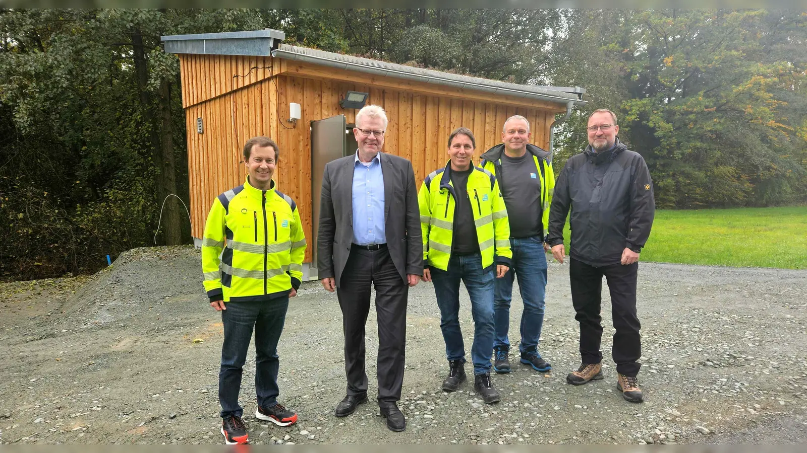 V.l.: Markus Rützel, Geschäftsführer der Stadtwerke, OB Thomas Ebersberger, Bernd Pöhlmann, Oliver Becker und Klaus Markolf.  (Foto: red )