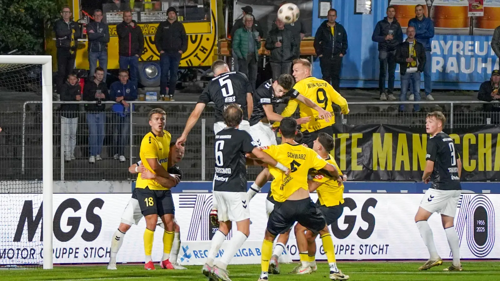 Kein Rezept fand die SpVgg Bayreuth heute Abend gegen die clevere Spielweise des SV Wacker Burghausen. (Foto: sd)