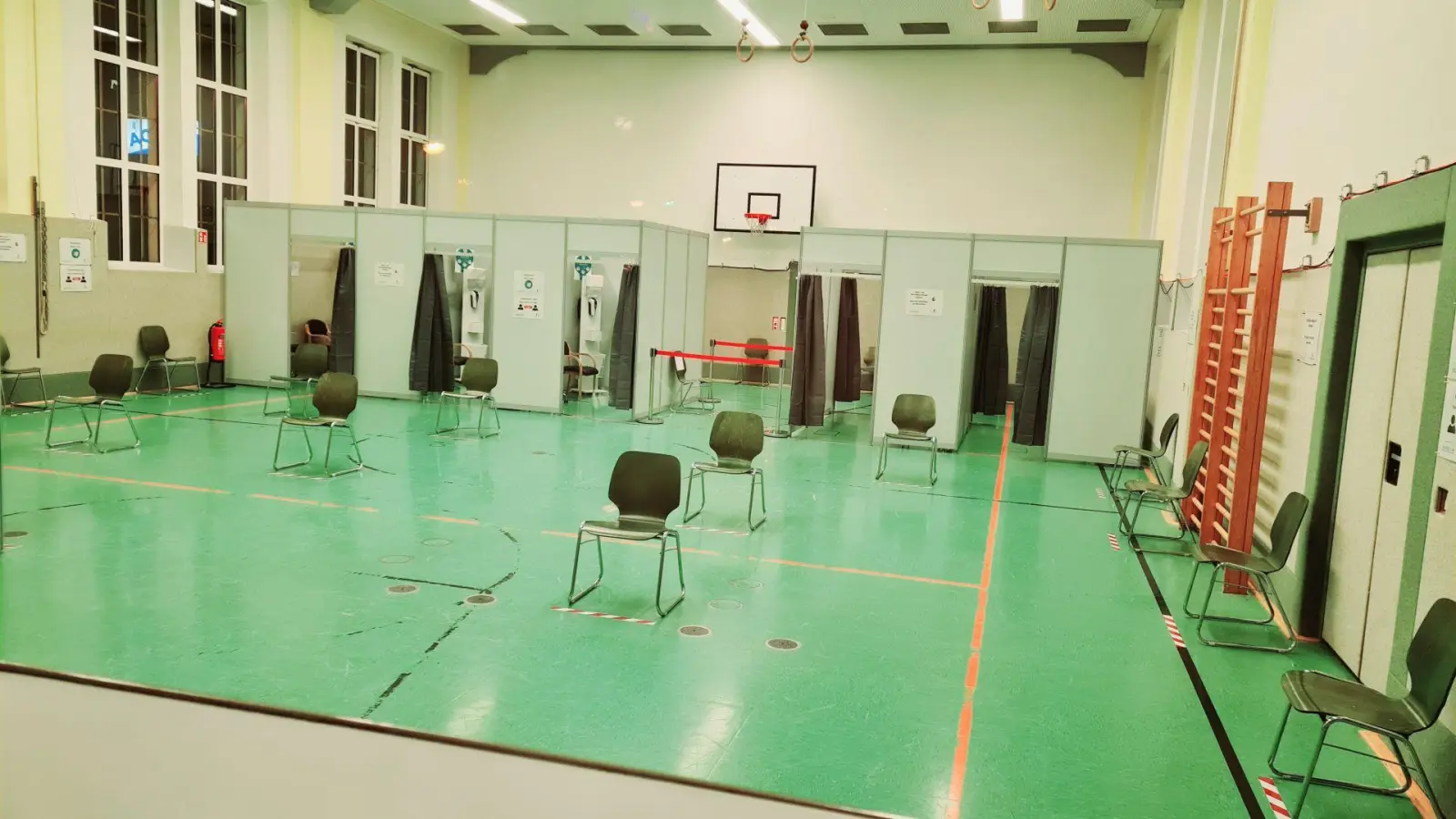 Corona-Virus in Bayreuth: 3. Impfzentrum in der Turnhalle am Stadtbad (Foto: red)