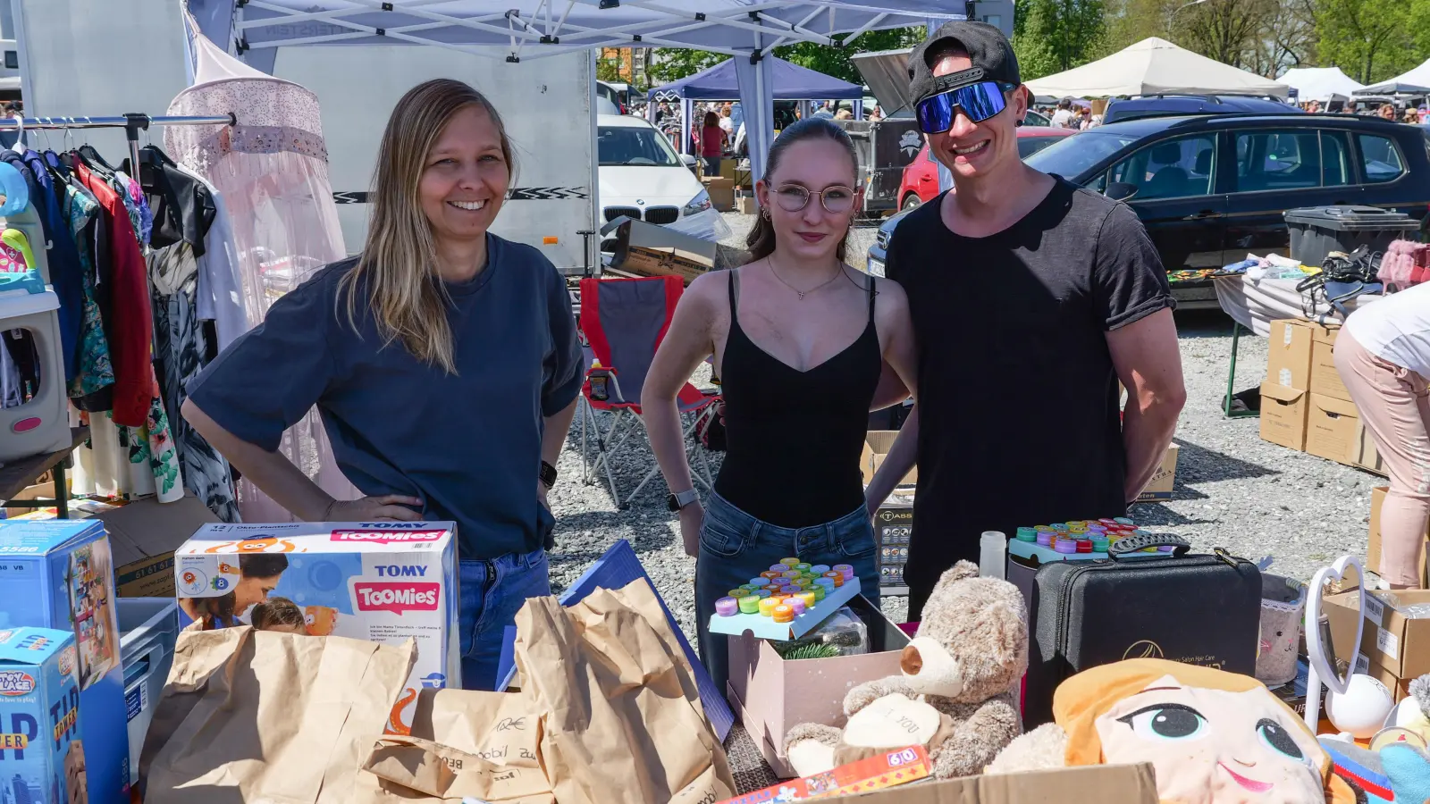 Am Wochenende wurde der Bayreuther Volksfestplatz wieder zum Paradies für Flohmarkt-Fans. (Foto: sd)