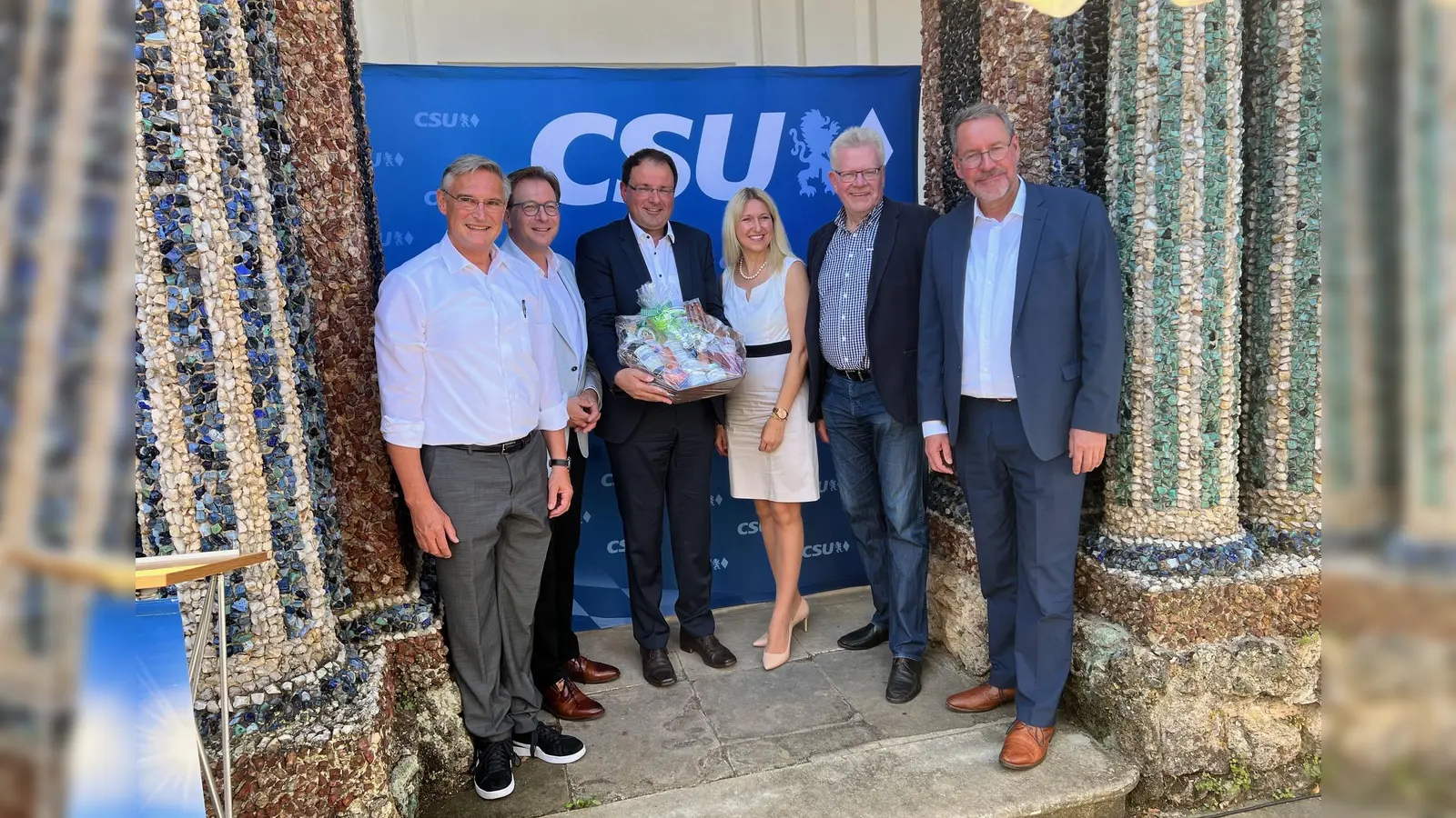 V.l.: Dr. Michael Hohl, Landtagsabgeordneter Franc Dierl, Martin Schöffel, CSU-Kreisvorsitzende und Parlamentarische Staatssekretärin bei der Bundesministerin für Forschung, Technologie und Raumfahrt Silke Launert, OB Thomas Ebersberger, Dr. Stefan Specht. (Foto: gmu)