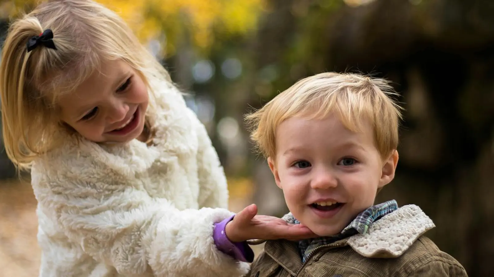 Glückliche Kinder: Familienfest an der Jugendstätte Haidenaab am 13. April (Symbolbild: pexels/Trinity Kubassek)