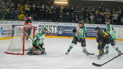 Besonders heiß geht es für die onesto Tigers natürlich in den Derbys gegen Höchstadt (Bild) und vor allem in der neuen Saison wieder gegen DEL2-Absteiger Selb zu. (Foto: Archiv/sd)