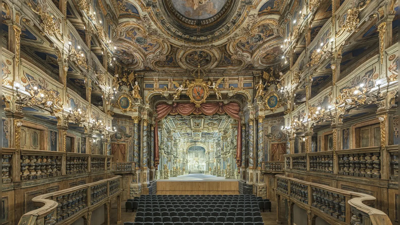 „Klassik in Bayern“ ist das Motto der Residenz- und Schlössertournee des Münchner Rundfunkorchesters. Am 03. Mai ist das Rundfunkorchester im Opernhaus.  (Foto: Bayerische Schlösserverwaltung )