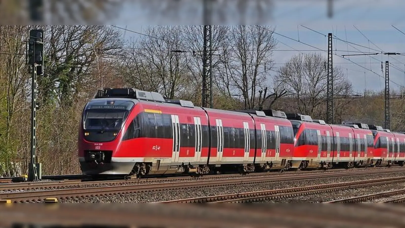 Der Zug am Bayreuther Hauptbahnhof beschallte die Innenstadt. (Foto: Pixabay)