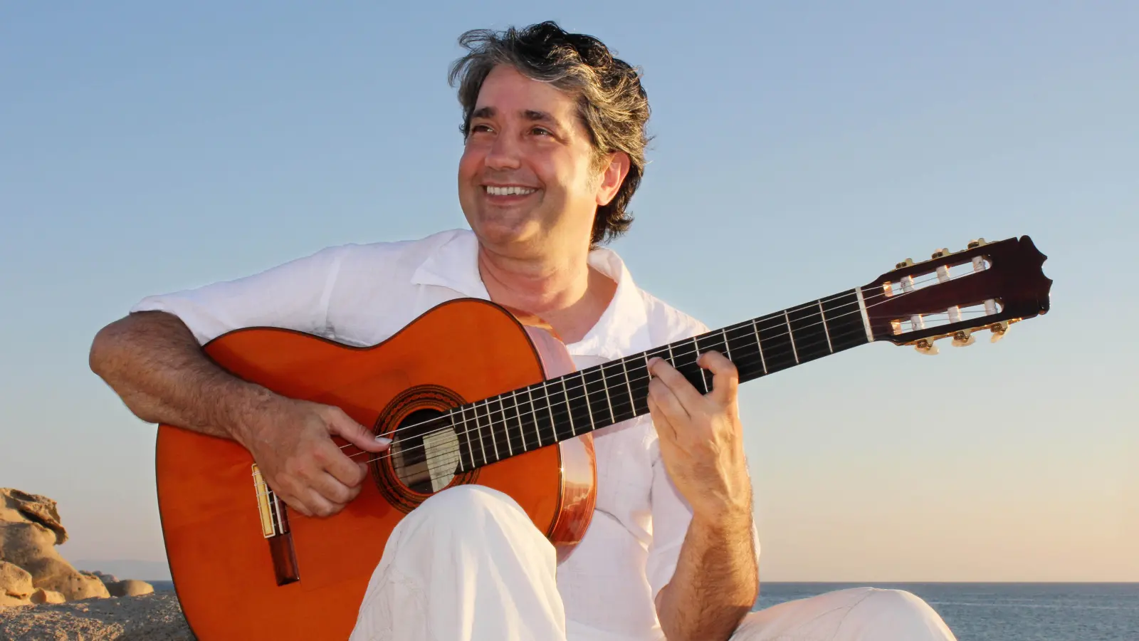 „Entre Cielo y Tierra” - Gitarrenmusik mit Stefan Grasse (Foto: Burg Rabenstein)