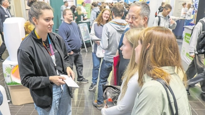 Oberfrankenhalle: Treffen in lockerer Atmosphäre und Informationen aus erster Hand.  (Foto: Dörfler/Archiv)