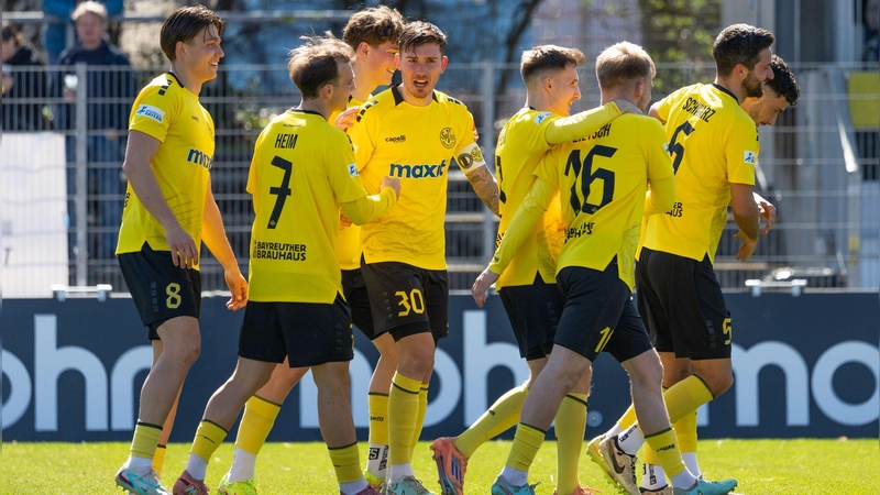 Nach dem Heimsieg gegen Memmingen (Bild) durfte die Altstadt auch heute Abend in Burghausen einen wichtigen Punkt bejubeln. (Foto: Archiv/Dirk Ellmer)