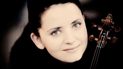 Baiba Skride unterrichtet als Dozentin für Geige im Haus Marteau. (Foto: Marco Borggreve)