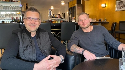 Frühere Tigers-Protagonisten: Rainer Schan und Steffen Tölzer Mittwochmittag nach der Gläubigerversammlung in einem Bayreuther Café. (Foto: Lenkeit)