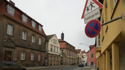 Um die Verkehrssicherheit für Fußgänger und Radfahrer zu erhöhen, führt die Stadt in Kürze neue 30-er Zonen ein.  (Foto: Stadt Bayreuth )