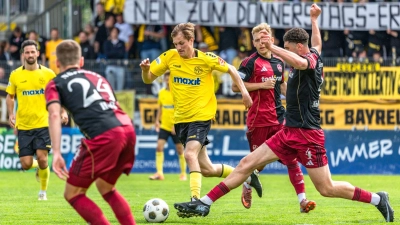 Nach einem zwar torlosen, aber interessanten Spiel konnten am Ende sowohl die Altstadt als auch die „Zweite” des Club jubeln. (Foto: Dirk Ellmer)
