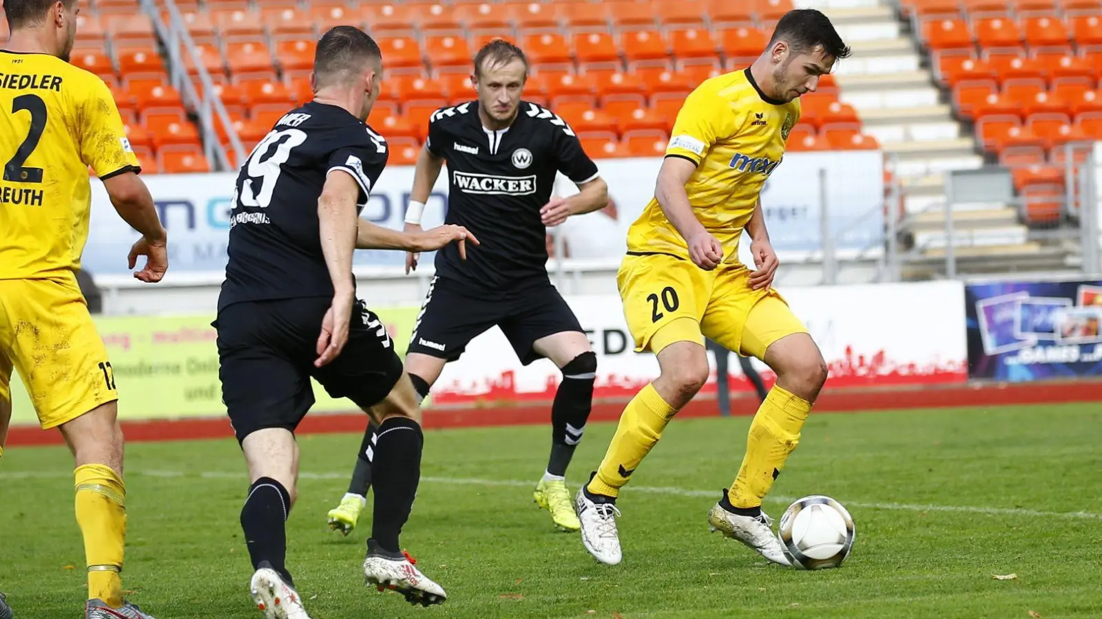 Johannes Golla (re.) bleibt der SpVgg Bayreuth treu. (Foto: Peter Kolb)