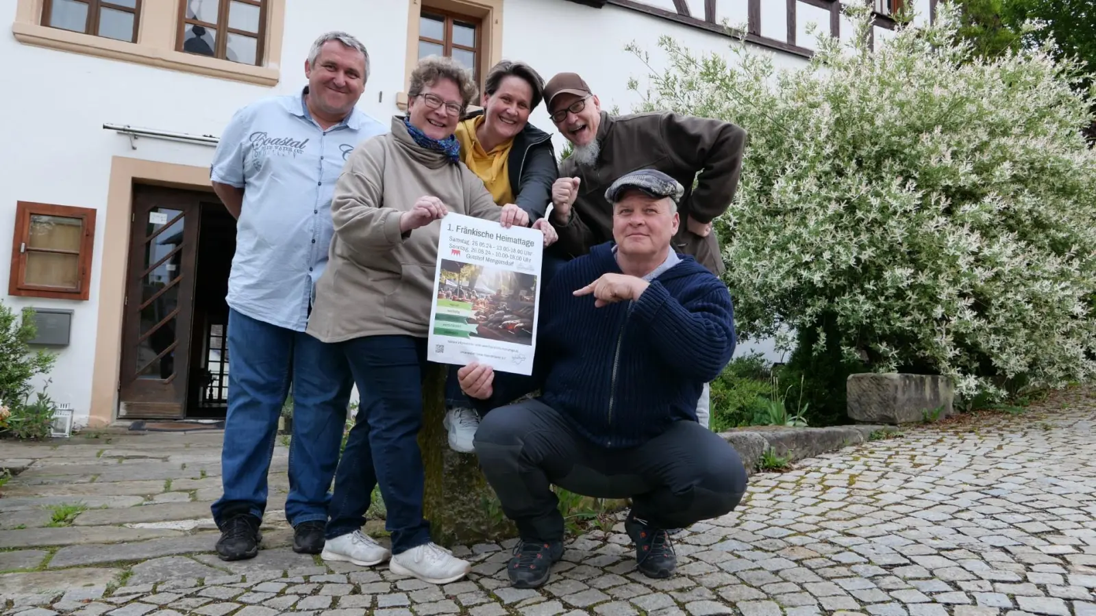 Bis auf Karine de Cecco das komplette Orga-Team der Heimattage: v.l.n.r. Janos Kupka, Marion Deinlein, Monia Kupka, Wolfgang Bornschlegel und kniend Klaus Lünsmann.  (Foto: Horst Mayer)
