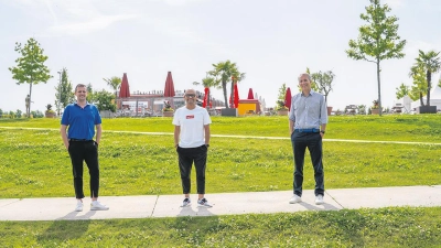 V.l.: Eventmanager BMTG Mario Brunner, FABRIK-Geschäftsführer Ahmad Kordbacheh und BMTG-<br>Geschäftsführer Dr. Manuel Becher freuen sich auf „Meine Bühne Bayreuth“. (Foto: Stefan Dörfler)