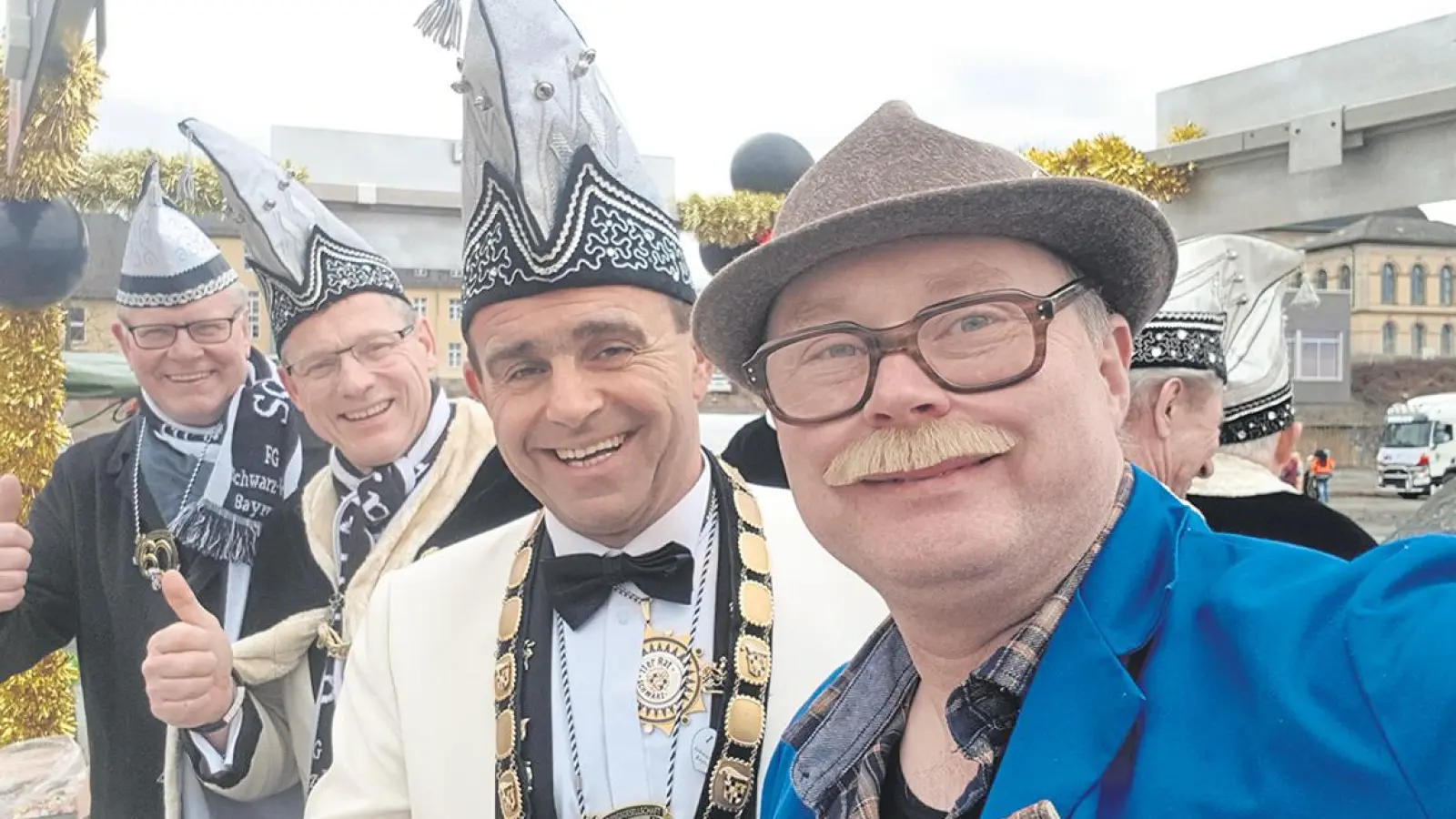 Faschingszug 2019 Schwarz Weiss Bauske und Präsidenten sw Foto red (Foto: red)