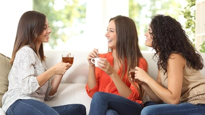 Gute Tee-Rezepte für die Gesundheit haben das ganze Jahr über Saison. (Foto: djd/Verlag Peter Jentschura/Shutterstock/A. Guillem)