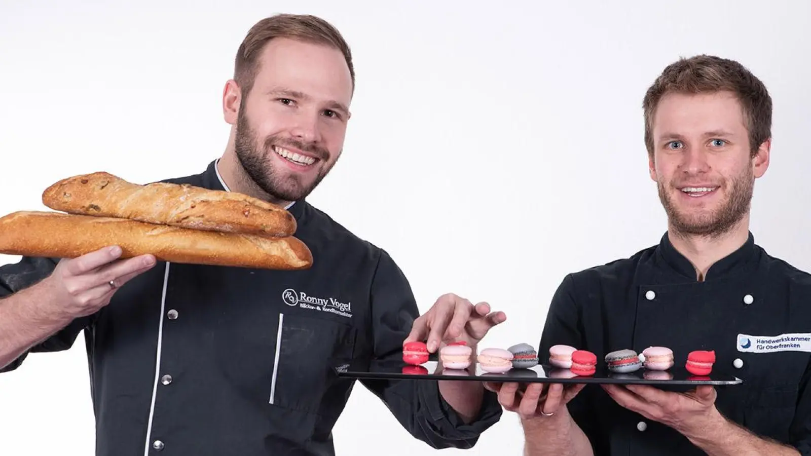 Sie sind die Garanten für die kombinierte Meisterschule des Bäcker- und Konditorhandwerks an der HWK für Oberfranken: Bäckermeister Ronny Vogel und Konditormeister Alexander Pleithner (von links). (Foto: HWK für Oberfranken)