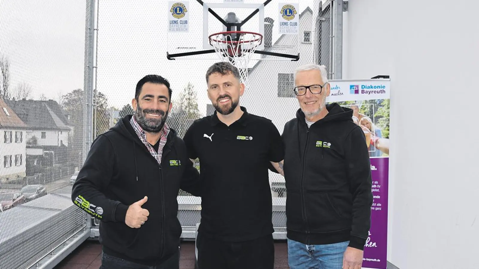 Johannes Ködel (Mitte) ist neuer Sportdirektor von BBC Bayreuth. (Foto: Mohr)