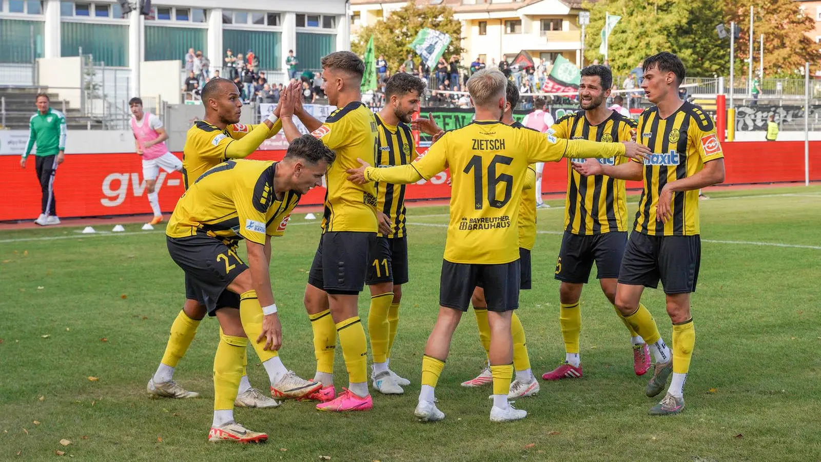 Grund zum Jubeln wie in der Partie gegen Schweinfurt am vergangenen Samstag gab es für die Bayreuther Spieler heute nicht, man muss mit einem Punkt beim SV Schalding-Heining zufrieden sein. (Foto: Archiv/Stefan Dörfler)