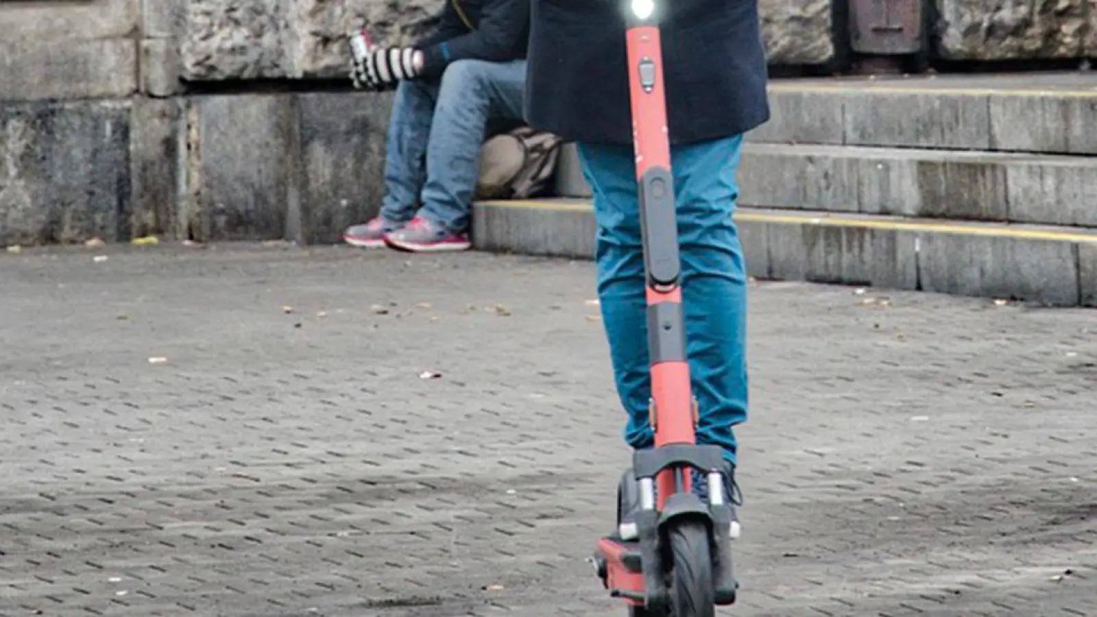 Drei auf einen Schlag: E-Scooter-Fahrer in Bayreuth mit mehreren Vergehen - Polizei handelt sofort (Foto: Symbolbild pixabay/useche70)