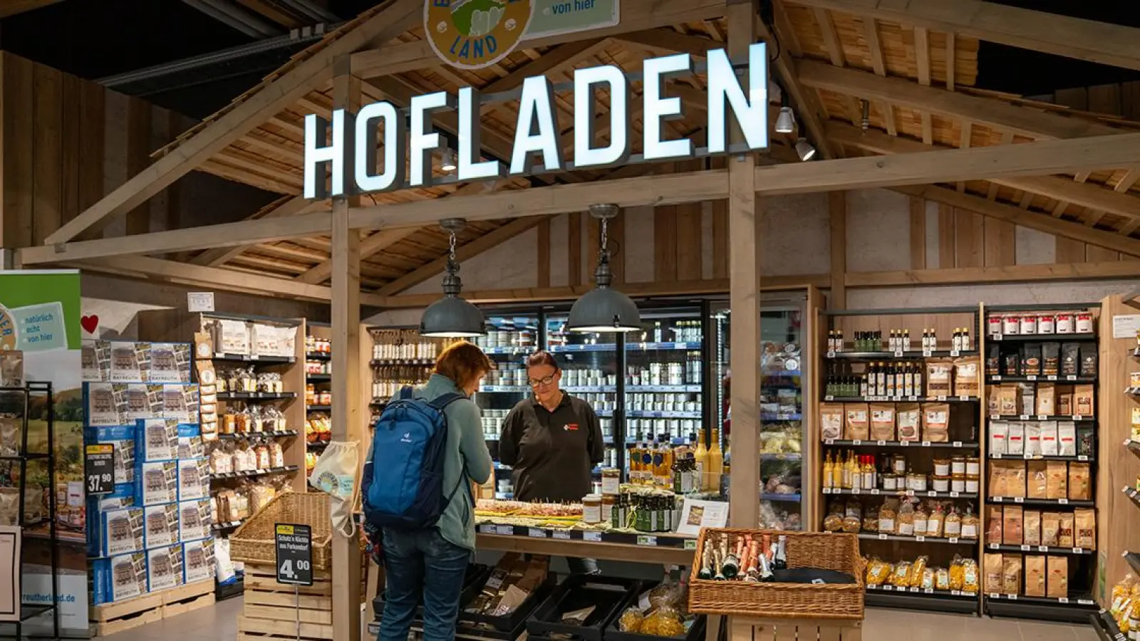 Verkostung im Edeka-Hofladen in Bayreuth. (Foto: Adriane Lochner / HeimatUnternehmen Bayern)