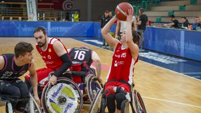 Das Team des RSV gab trotz der Schwere der Aufgabe gegen die Rhine River Rhinos nie auf und kämpfte bis zum Schluss. Hier beim Wurf Neuzugang Mary Silberman. (Foto: Stefan Dörfler)