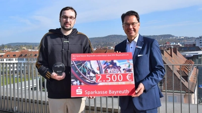 Sparkasse Bayreuth spendet für Rollstuhlbasketballer vom RSV Bayreuth (Foto: Lenkeit)