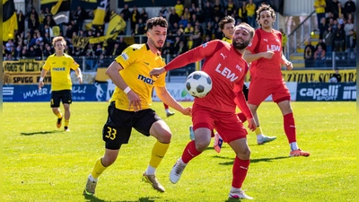 Winter-Neuzugang Davide Sekulovic (vorne, links) war einer der Torschützen für die SpVgg Bayreuth gegen den FC Memmingen. (Foto: Dirk Ellmer)