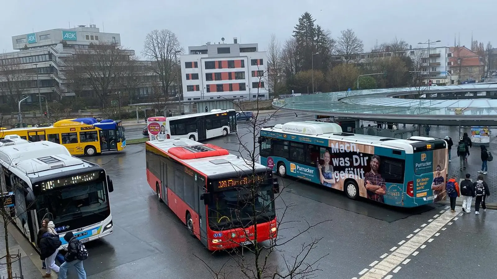 Busse am ZOH in Bayreuth: Mehrfartentickets aus 2023 verlieren bald ihre Gültigkeit. (Foto: Mohr)