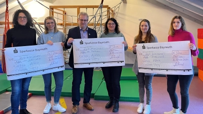 V.l.n.r.: Stadträtin Petra Preißinger, Svenja Rasch (Kita „Im Gärtlein“), Bürgermeister Martin Dannhäußer, Marika Dannhäußer (Kita St. Marien), Daniela Küffner (Kita Rosental), Sabine Seitz (Kita-Bereichsleiterin Kirchengemeindeamt Bayreuth) (Foto: Redaktion Creußen)